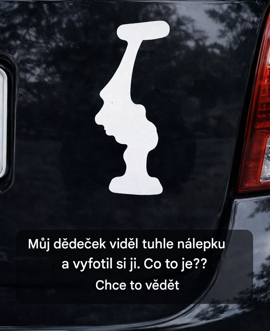 Proč řidiči na svých autech dávají tuto obrácenou nálepku