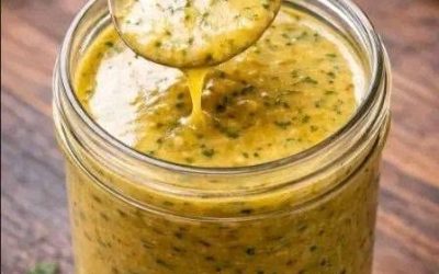 Rychlý vinaigrette, který je lepší než restaurační kvalita, s téměř neomezenou trvanlivostí.